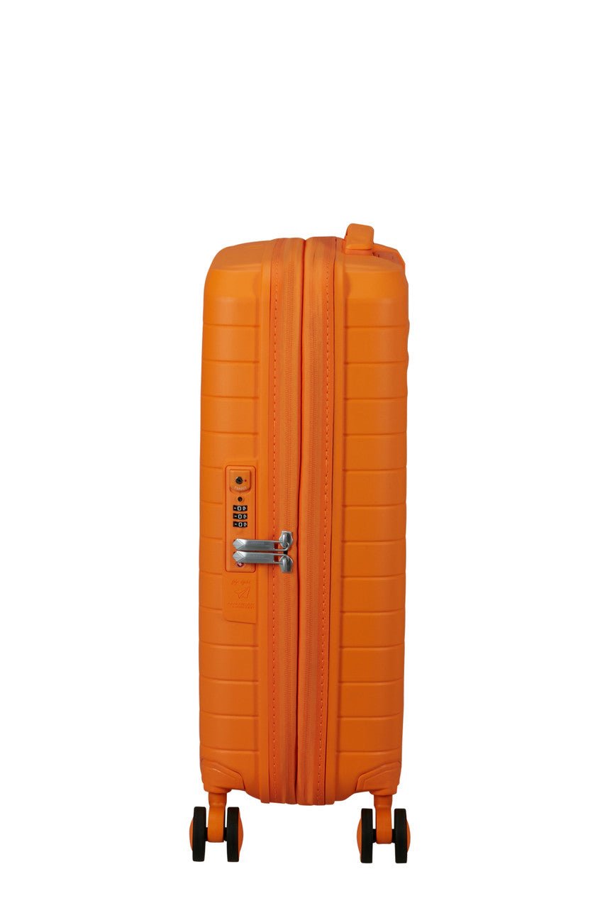 American Tourister FastForward Spinner Expandable 55cm - KaryKase