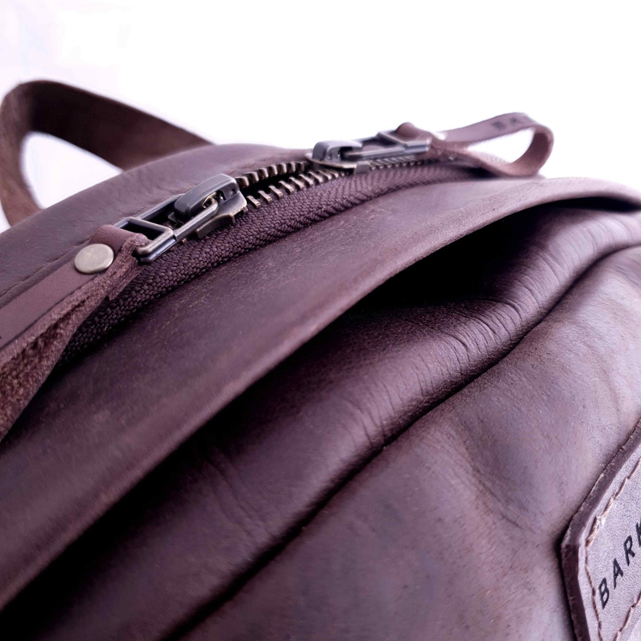 Bark And Mill Classic Daypack | Chocolate - KaryKase