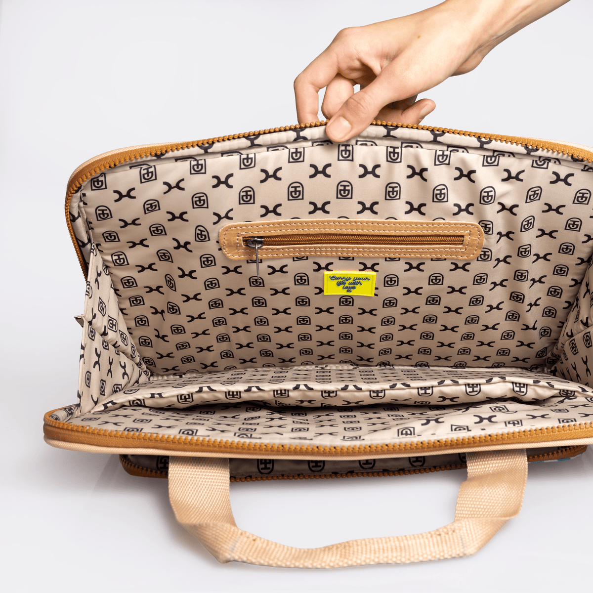 Thandana 15" Slimline Laminated Fabric Laptop Bag - KaryKase
