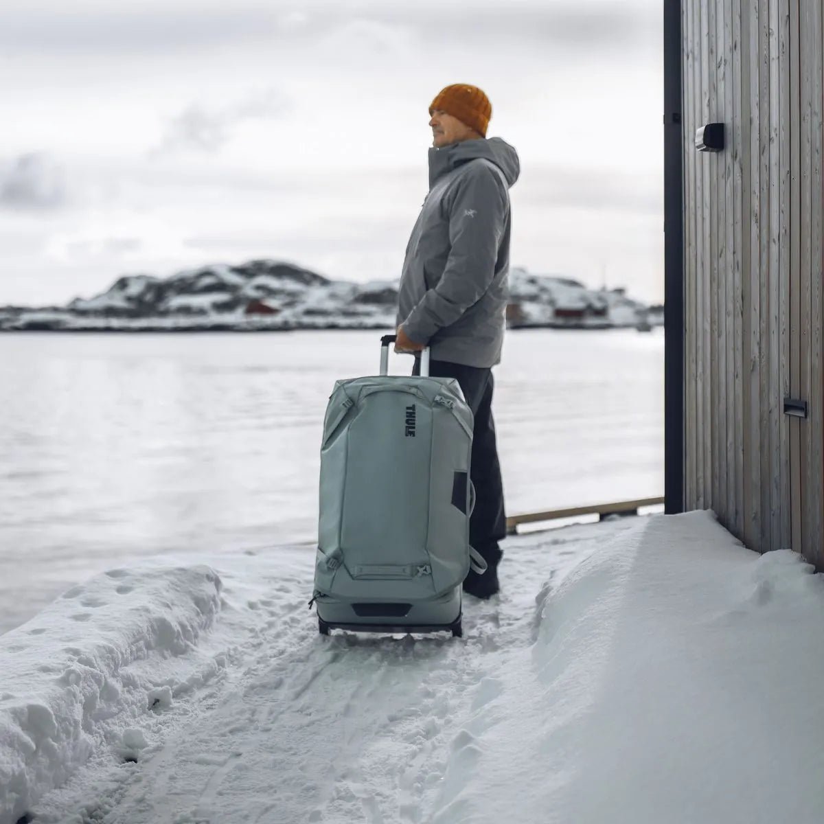 Thule Chasm Wheeled Duffel 81cm/32" (110L) | Pond Gray - KaryKase