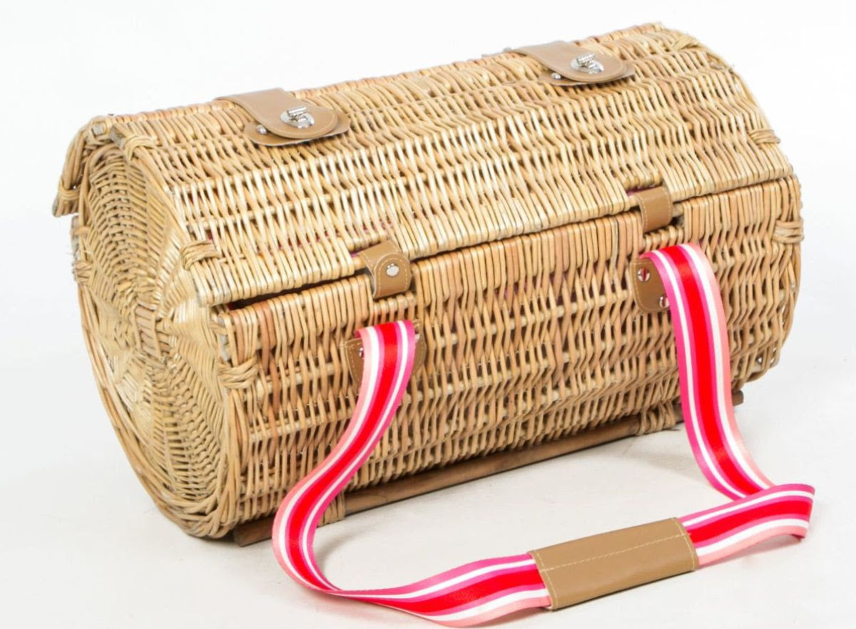 Yuppie Gift Baskets Fiesta Picnic Basket (5 Persons)