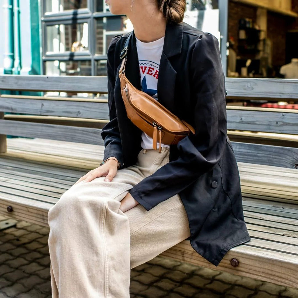 Zemp Pellegrino Small Moon Bag | Waxy Brown - KaryKase