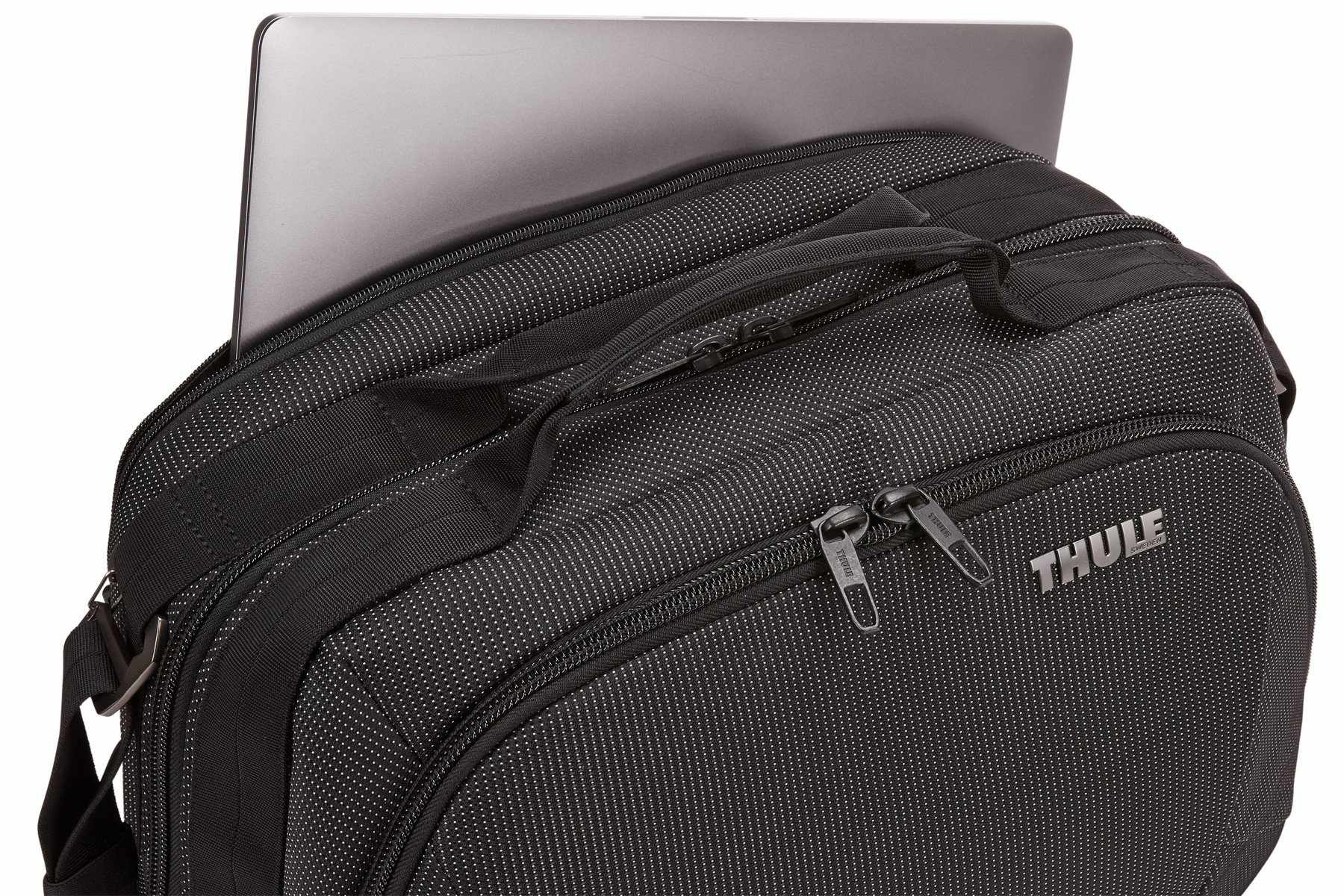 Thule Crossover 2 Boarding Bag 25L | Black - KaryKase