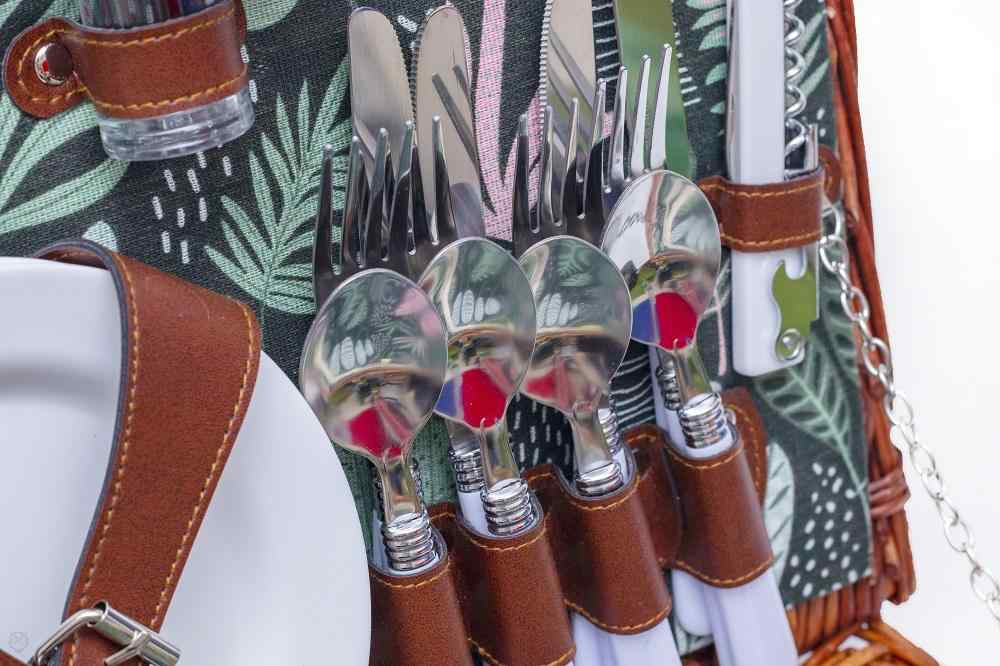 Yuppie Gift Baskets Blossom Picnic Basket (4 Persons) - KaryKase